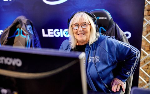 Mónica Idenfors es la más joven del equipo y se unió tras ver un anuncio que buscaba seniors interesados en formar parte de un equipo de videojuegos.