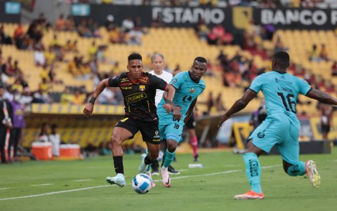 Luego de que Antonio Álvarez anunció la refundación del club, empezaron a debutar juveniles.