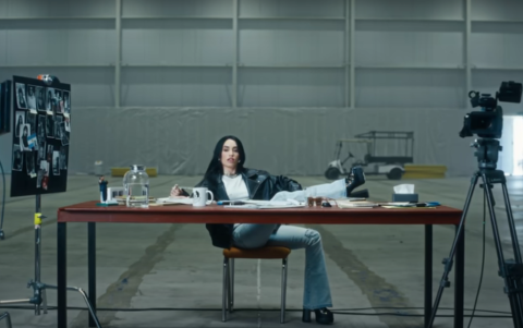 Fanático está grabado casi por completo en un depósito.