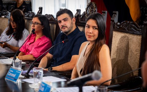 Tatiana Coronel, a la derecha, fue una de las tres concejales posesionadas.