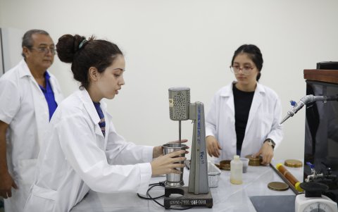 La estatal Universidad de El Salvador (UES) inaugura un laboratorio de geociencias con la cooperación de Italia.