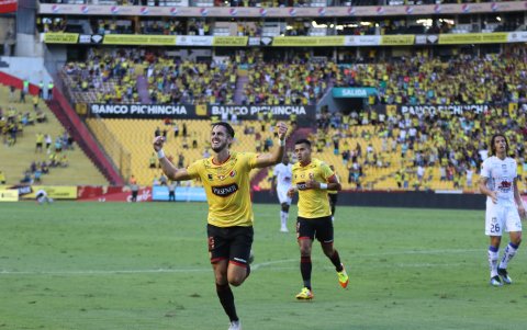 El 3 de marzo de 2019 debutó Leonardo Campana con Barcelona.