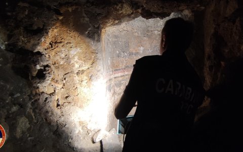 Una operación, a raíz de la investigación de un empresario que había realizado excavaciones en el subsuelo del centro histórico de Nápoles permite descubrir iglesia del siglo XI.