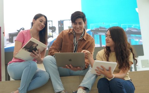 Cada vez menos estudiantes buscan ingresar a medios tradicionales.