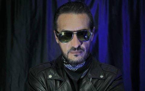 Midiman también forma parte de la agrupación de dark wave/rock Libélula, también de Guayaquil.