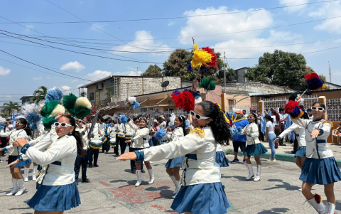 Desfile Estrella de Octubre, que se llevó a cabo este 5 de octubre en el barrio Garay.
