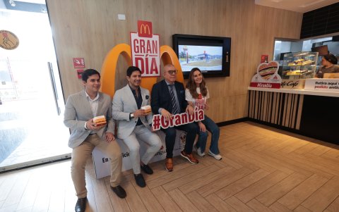 Flavio Carrión A., Flavio Carrión Z., Vito Muñoz y Roxanna Muñoz.