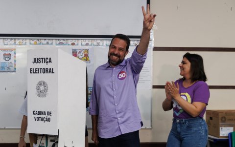 El progresista Guilherme Boulos, candidato apoyado por el presidente brasileño, Luiz Inácio Lula da Silva, pasó al balotaje.