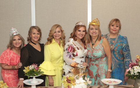 Malena de Hidalgo, Lupita de Vicuña, Rebeca de Malo, Nora, Lourdes de Zúñiga y Edith de Triviño.