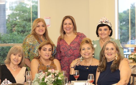Mónica Muñoz, Sandra Balladares, Consuelo de Montalvo, Loli Tapia Celis, Toyi Martínez, Mirna Murrieta y Verónica Correia.