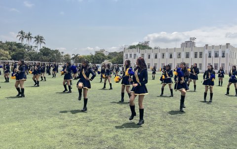 Las bastoneras bailaron al unísono, derrochando carisma en cada presentación.