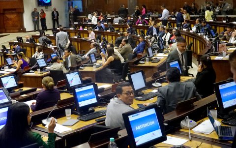 Votaciones. Tres intentos consecutivos de elegir al nuevo vicepresidente de la Asamblea fracasaron. Ahora los jefes de los boques buscan un consenso.