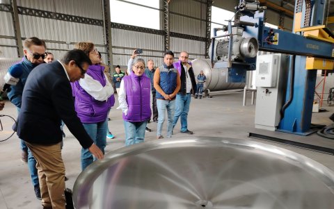 Ministra de Trabajo, Ivonne Núñez, recorrió industrias de Cotopaxi verificando el cumplimiento de la contratación a jóvenes.
