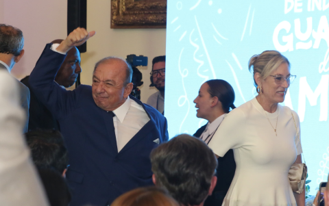 Los padres del presidente, Álvaro Noboa y Anabella Azín, asistieron a la Sesión Solemne.