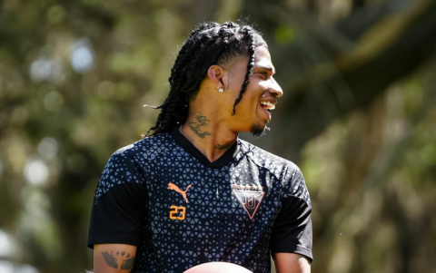 El jugador Marco Angulo en una de las prácticas de Liga de Quito