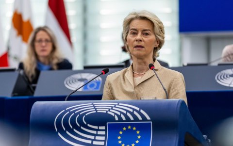 La presidenta de la Comisión Europea, Ursula von der Leyen, interviene en una sesión plenaria en el Parlamento Europeo en Estrasburgo, Francia, el 09 de octubre de 2024.