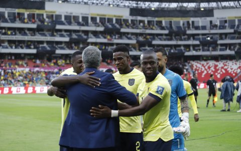 Gustavo Alfaro cuando se volvió a ver con sus exdirigidos.