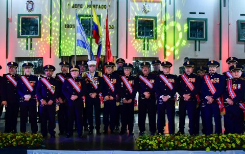 Francisco Hansen-Vik, Julio Jalón, Jorge Montanero, Ricardo Jairala, Leopoldo Terán, Julio César Rumbea, Martín Cucalón, William Muñoz, Carlos Salazar, Medardo Ángel Silva, Alfonso Andrade, Pablo Segale, Jonathan Miranda, Rubén Mejía, Christian Acuña, Jesse Hunter y Carlos Julio La Mota.