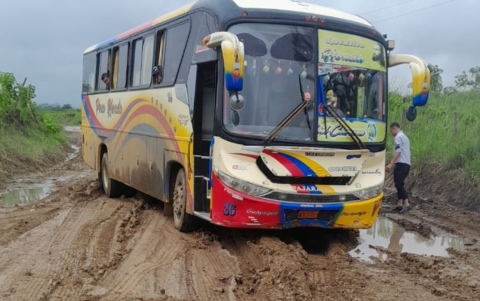 La cooperativa de bus Poza Honda ofrece el servicio de transporte en la ruta Balzar-Santa Ana- Portoviejo. Tramo en Guayas es el más crítico, sobre todo en invierno.