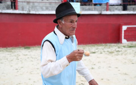 El juego de la cuchara es uno de aquellos que practicaban los adultos mayores cuando eran niños.