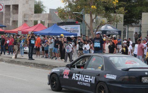 Concurrencia. Gran cantidad de aficionados a los autos estuvo se dieron cita en Samanes.