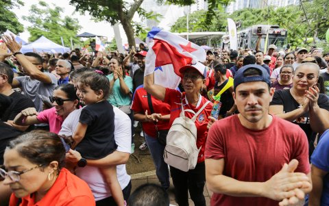El pueblo panameño se congregó para alentar la histórica medalla.