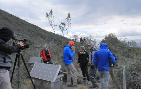 Periódicamente revisan el estado de los equipos de monitoreo.