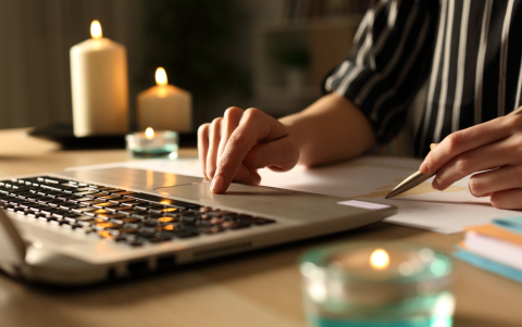 Los cortes de luz en Ecuador se dan hasta por 10 horas en algunas ciudades.