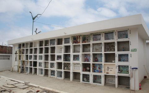 Funciones. En el sitio se detallan horarios para visitas y cuenta con cerco eléctrico y cámaras.