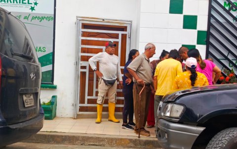 Silencio. Los familiares de las víctimas pudieron reconocer los cuerpos durante la tarde del viernes, se cree estima que el hecho sucedió el jueves 10 de octubre.