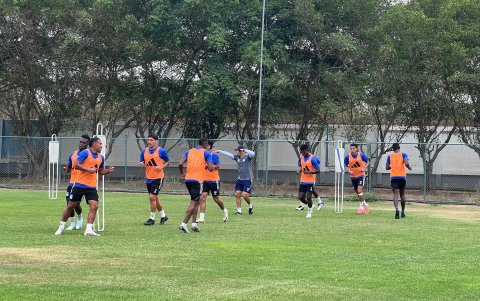 Los jugadores del primer plantel de Emelec en el entrenamiento de este lunes 14 de octubre.