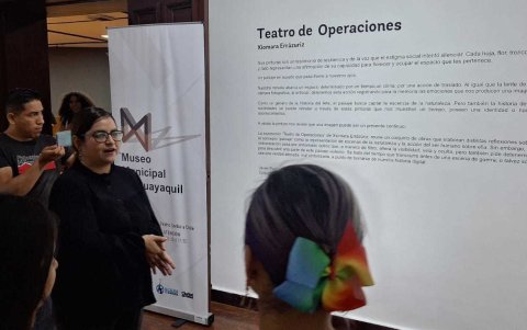 La muestra contó con la curaduría del artista Xavier Patiño.