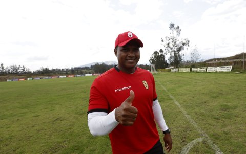 Antonio Valencia se desempeña actualmente como entrenador y dirigente de su equipo: AV25, plantilla que milita en Segunda Categoría.