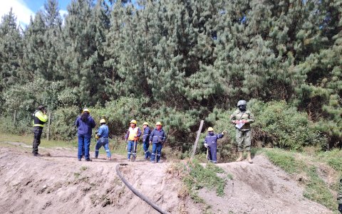 En un trabajo conjunto entre Petroecuador y el Cuerpo de Ingenieros del Ejercito sanearon el poliducto.