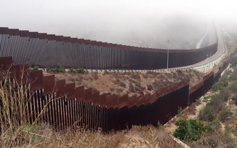 Así se observa en estos días otro de los tramos de la valla fronteriza entre Estados Unidos y México, en San Diego, California (Estados Unidos).