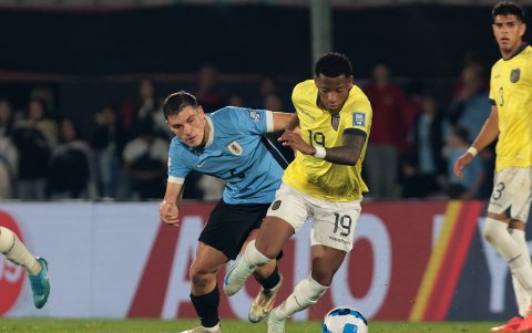 Uruguayos y ecuatorianos igualaron sin goles en el Centenario de Montevideo.