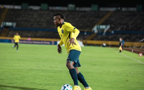 Keny Arroyo uno de los jugadores que debutó ante Uruguay.