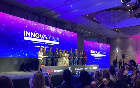 Durante el evento de inauguración, se reunieron varios representantes del sector público y privado para discutir temas de tecnología e innovación.