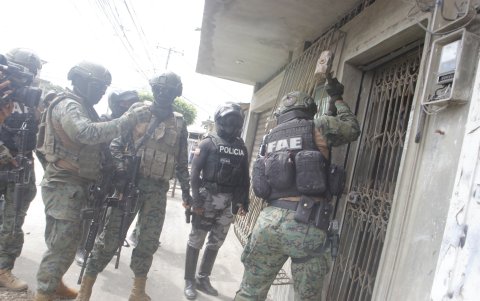 Caso. En la ciudad de Durán los militares también realizaron revisiones en zonas de Durán que son consideradas peligrosas.