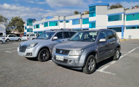 Vehículos  que fueron incautados por la Policía Nacional durante el operativo.