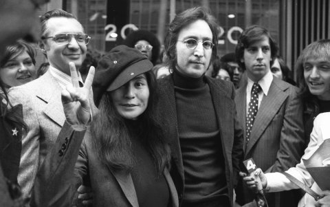 John Lennon y su esposa Yoko Ono, en 1972.