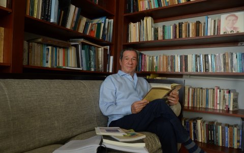 La lectura es una de sus pasiones.