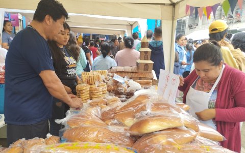 Miles de panes se elaboran en Cadeate para el festival que promueve la actividad artesanal que se tiene previsto.