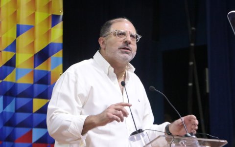 Henry Kronfle renunció a la Asamblea para ser candidato a la Presidencia. Obtuvo menos del 1% de la votación.