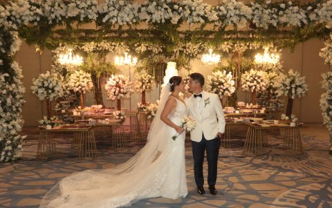 Luego de la ceremonia eclesiástica, celebraron su matrimonio en los salones del Hilton Colón.