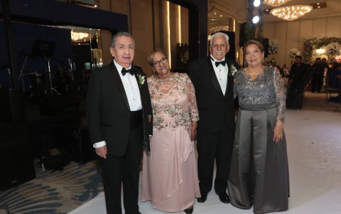 Los padres de los novios, Carlos Noriega, Solbrisa Ronquillo, Jorge Fiallos y Gladys Niza.