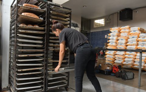 Muchas veces, los generadores que adquieren los negocios no abastecen para la maquinaria de los locales.