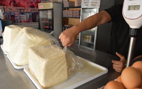 Los lácteos son los productos que más se pueden echar a perder por la falta de refrigeración.