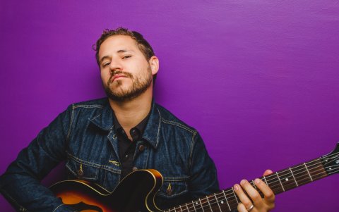 Aparte de su carrera como solista, Daniel Merchán ha formado parte de los grupos Alf, Sobras y Cenizas, Mantarraya y Los Smokings