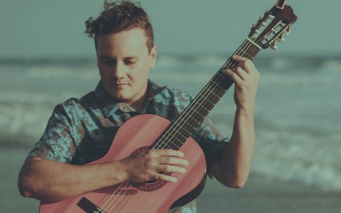 Humberto Bermeo ha tocado con TDTA, In Wait,Acaba Un Día y Curetaje. Y como solista tiene tres lanzamientos discográficos.